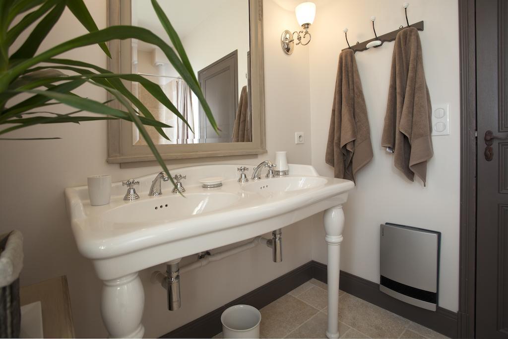 Maison D'Hotes De Charme Les Bruhasses コンドン 部屋 写真